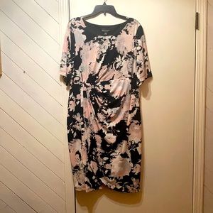 Gently worn - dress looks like it’s wrapped in the front A-Line